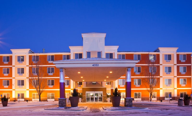 Holiday Inn Express & Suites ST. CLOUD - Sartell, MN