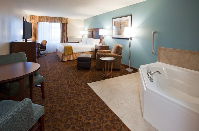 Holiday Inn Express & Suites ST. CLOUD - Sartell, MN