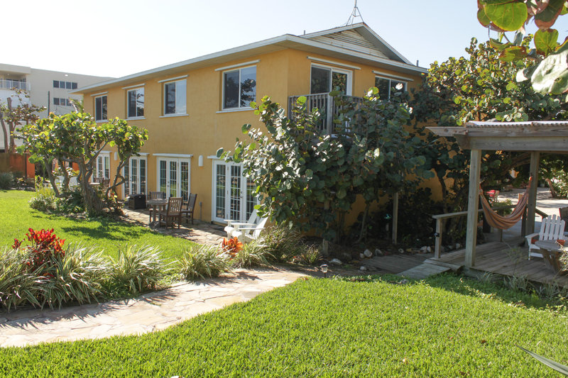 Beach Place Guesthouses - Cocoa Beach, FL