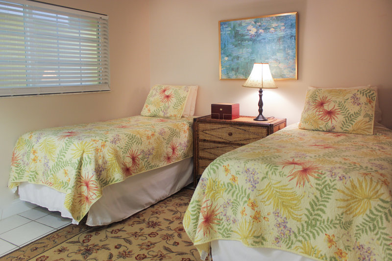 Beach Place Guesthouses - Cocoa Beach, FL