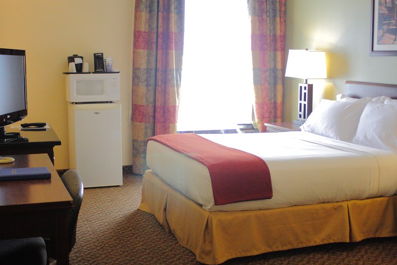 Holiday Inn Express OSAGE BCH - LAKE OF THE OZARKS - Oshkosh, WI