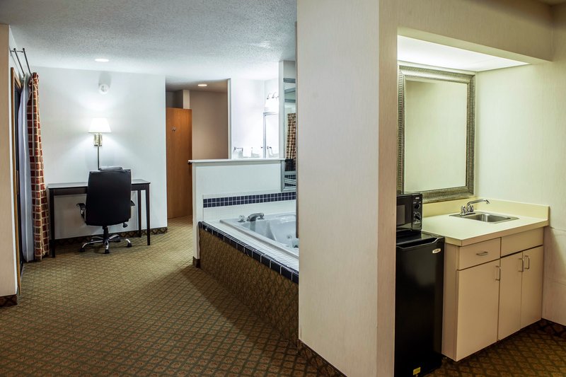 Quality Inn - Columbia City, IN
