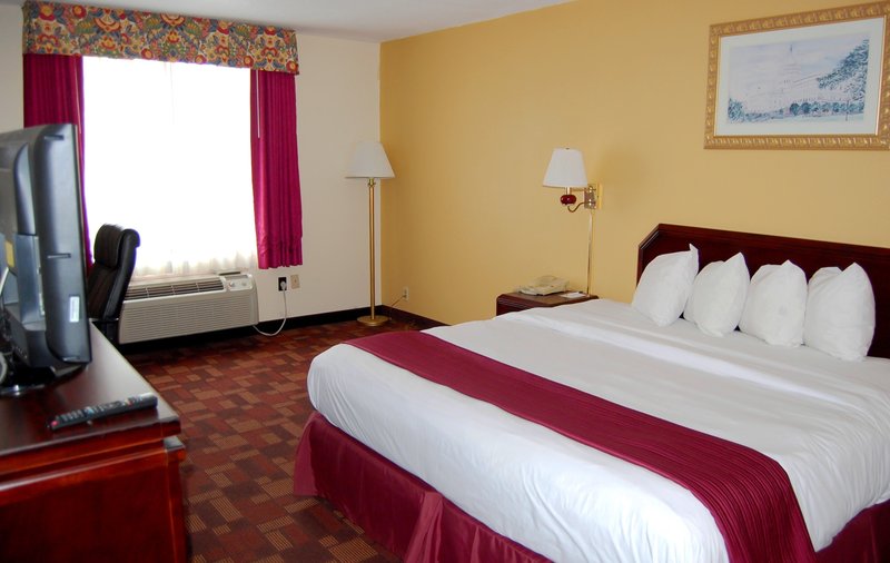 Quality Inn & Suites - Chambersburg, PA