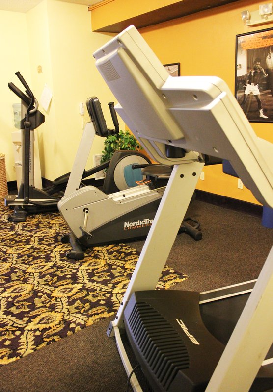 Holiday Inn Express OSAGE BCH - LAKE OF THE OZARKS - Oshkosh, WI