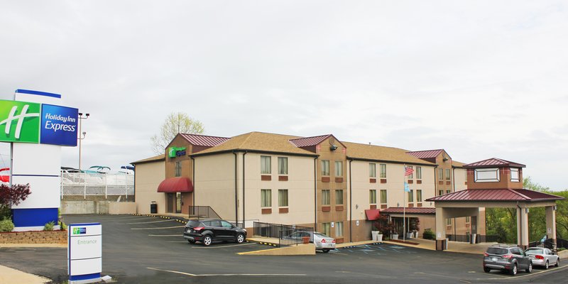 Holiday Inn Express OSAGE BCH - LAKE OF THE OZARKS - Oshkosh, WI