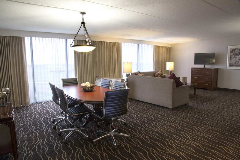 Hilton-Airport - Kansas City, MO
