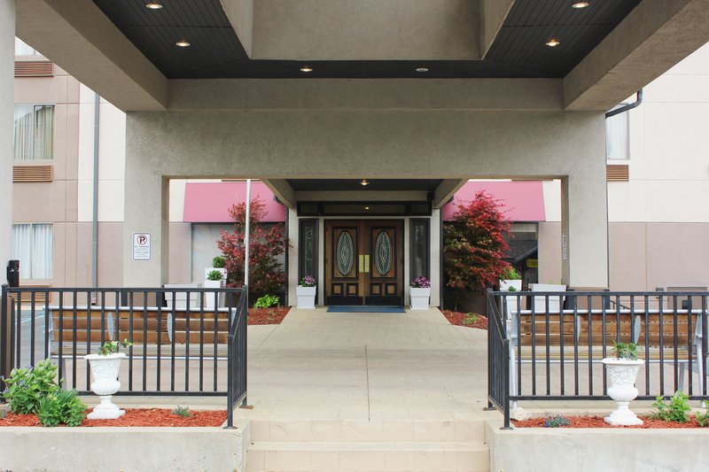 Holiday Inn Express OSAGE BCH - LAKE OF THE OZARKS - Oshkosh, WI