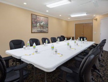 Days Inn - Imlay City, MI