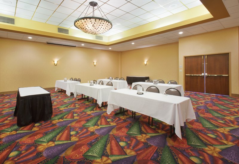 Holiday Inn AUSTIN CONFERENCE CENTER - Austin, MN