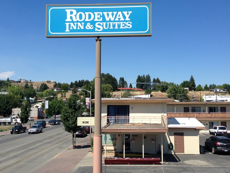 Rodeway Inn & Suites - Omak, WA