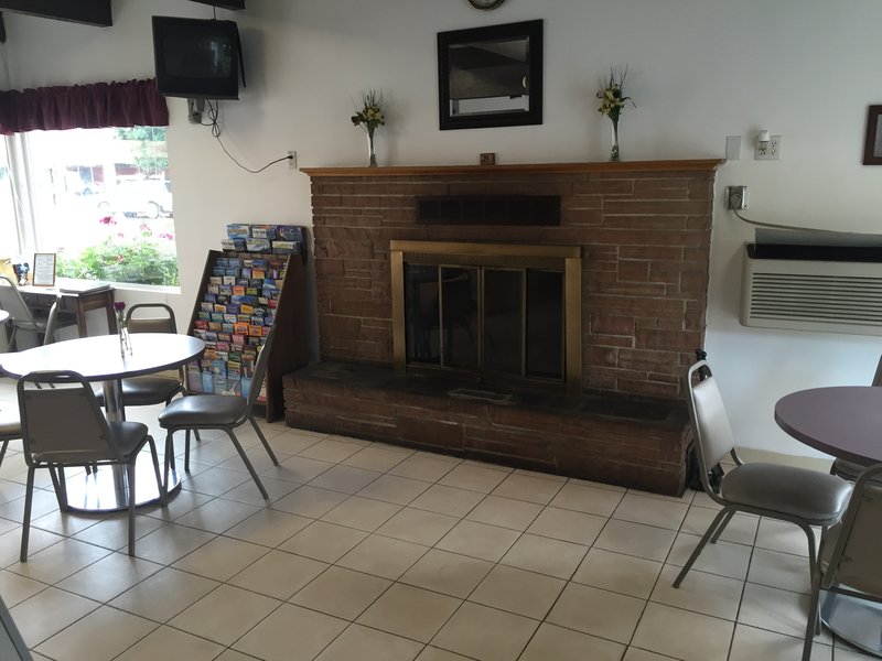 Rodeway Inn & Suites - Omak, WA