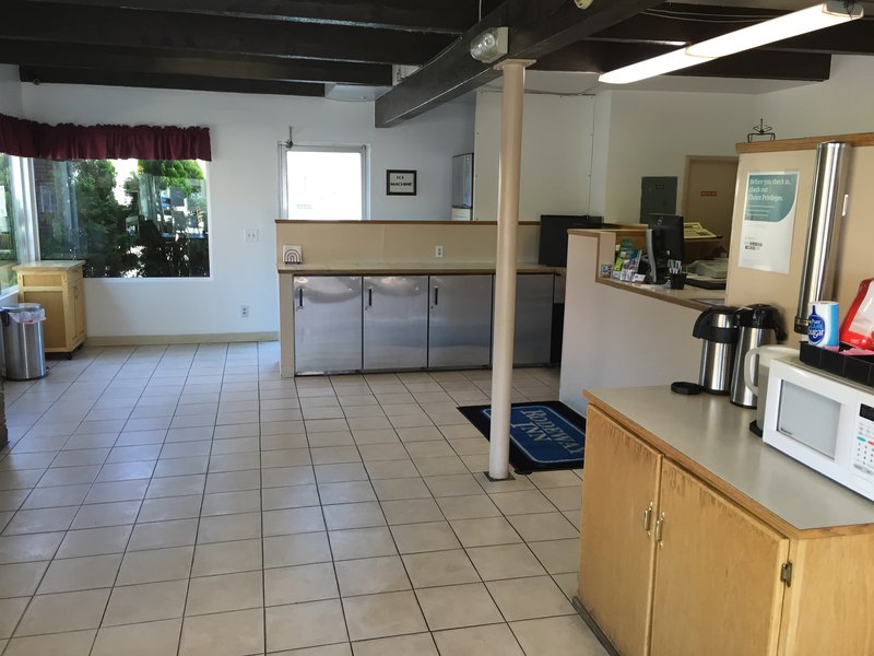 Rodeway Inn & Suites - Omak, WA