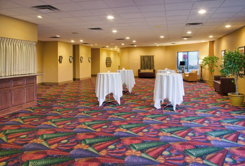 Holiday Inn AUSTIN CONFERENCE CENTER - Austin, MN