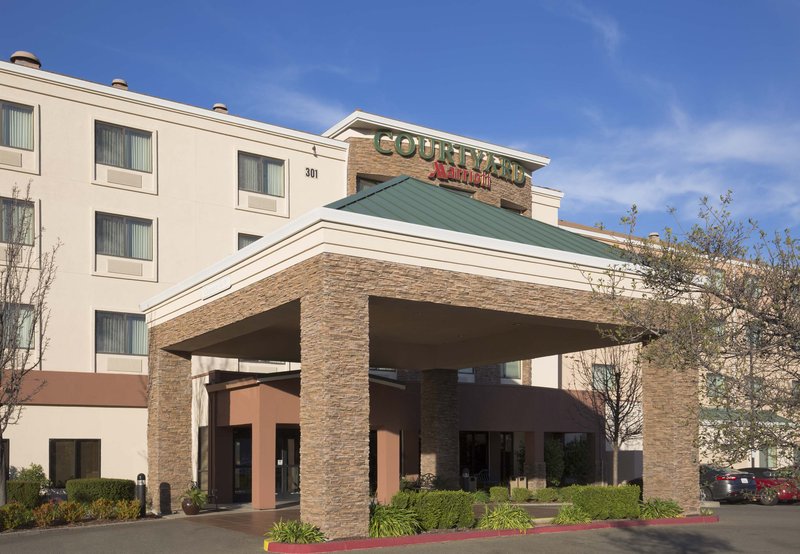 Courtyard By Marriott Roseville Galleria Mall/Creekside Ridge Drive - Roseville, CA