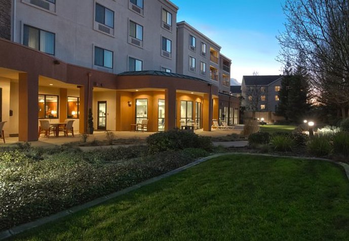 Courtyard By Marriott Roseville Galleria Mall/Creekside Ridge Drive - Roseville, CA