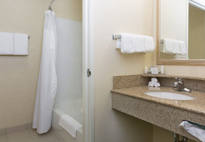 Courtyard By Marriott Roseville Galleria Mall/Creekside Ridge Drive - Roseville, CA