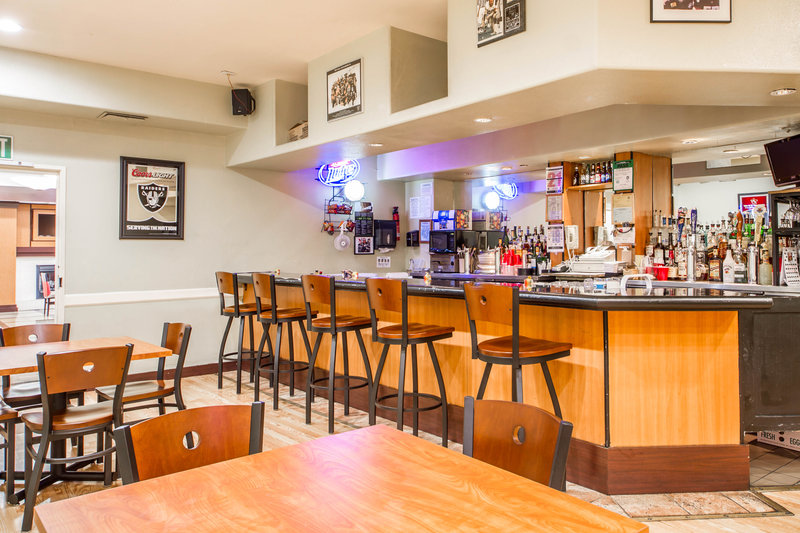 Comfort Inn & Suites - Oakland, CA