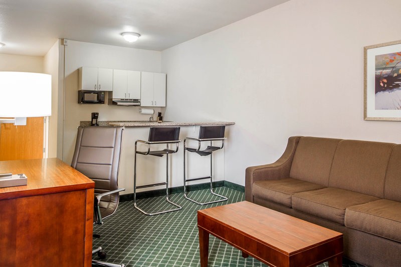 Comfort Inn & Suites - Oakland, CA