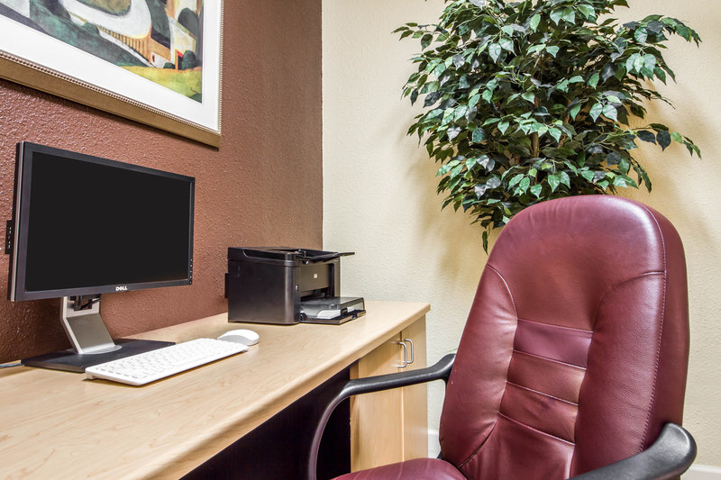 Comfort Inn & Suites - Oakland, CA