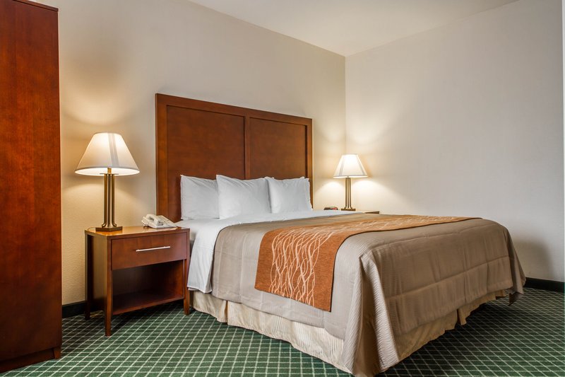 Comfort Inn & Suites - Oakland, CA