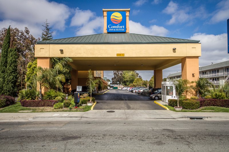 Comfort Inn & Suites - Oakland, CA