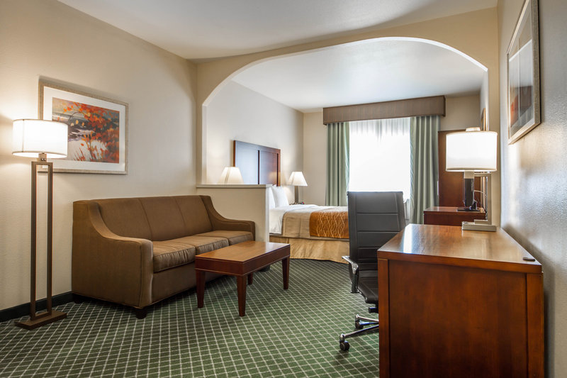 Comfort Inn & Suites - Oakland, CA