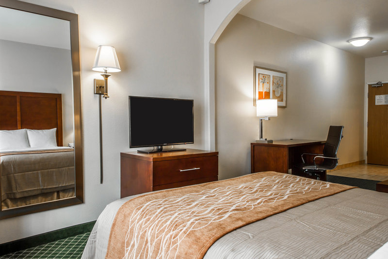 Comfort Inn & Suites - Oakland, CA