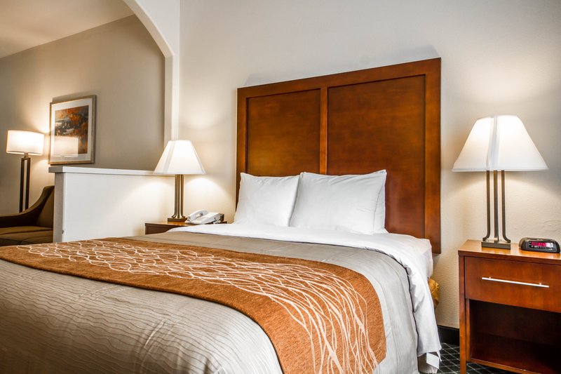 Comfort Inn & Suites - Oakland, CA
