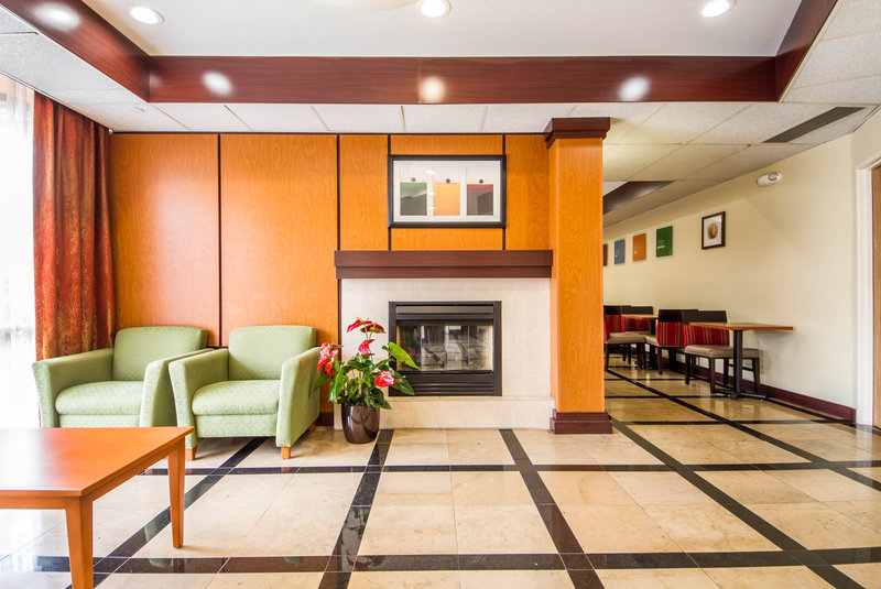 Comfort Inn & Suites - Oakland, CA