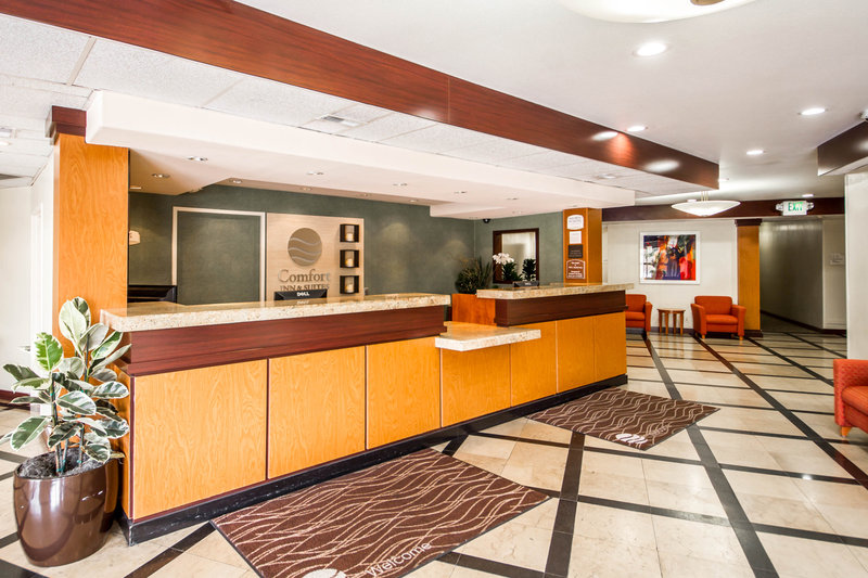 Comfort Inn & Suites - Oakland, CA