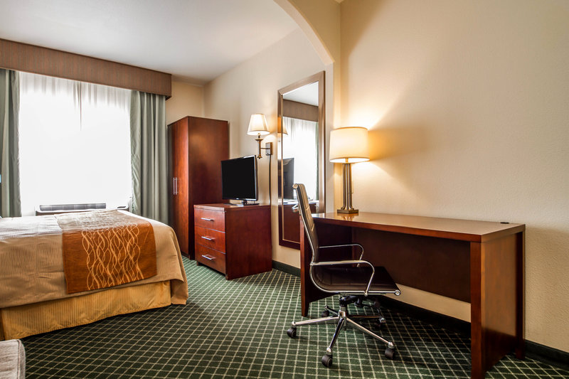 Comfort Inn & Suites - Oakland, CA