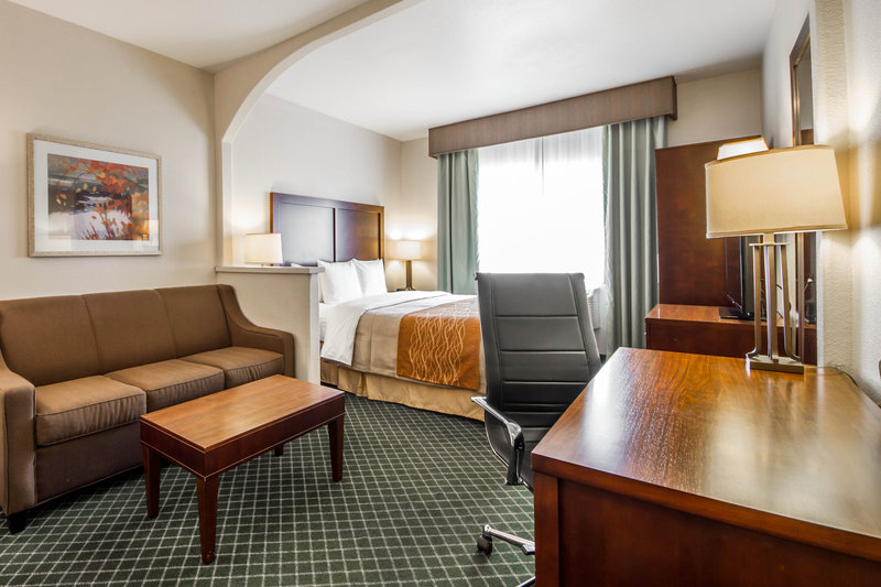 Comfort Inn & Suites - Oakland, CA