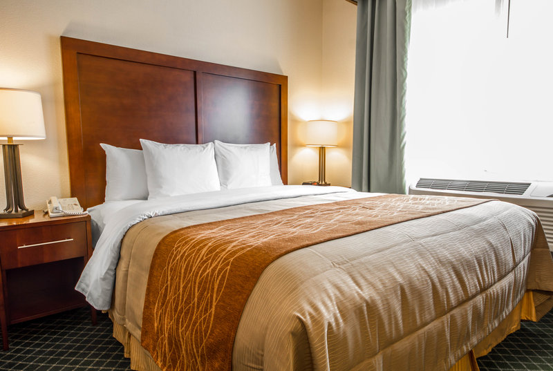 Comfort Inn & Suites - Oakland, CA