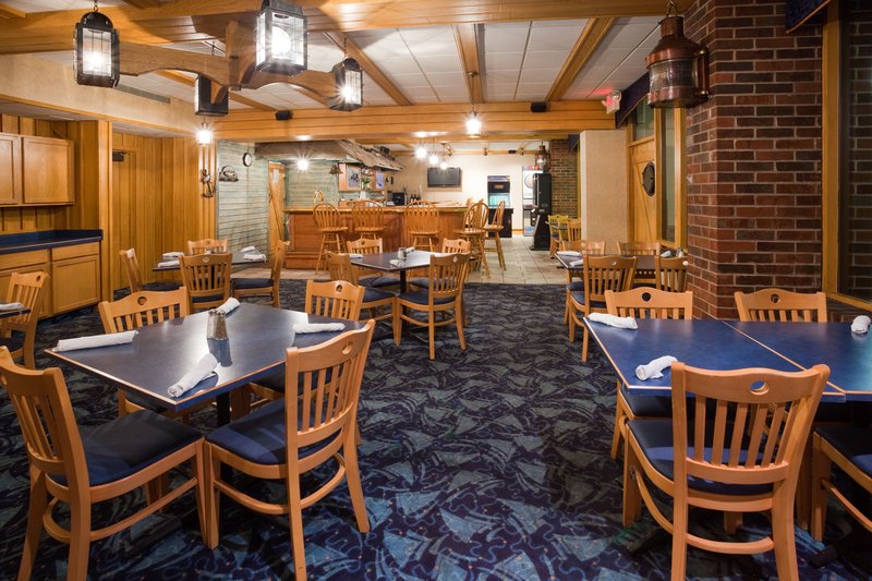 Holiday Inn HARBORVIEW - PORT WASHINGTON - Port Washington, WI