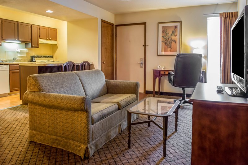 Quality Suites - Pittsburgh, PA