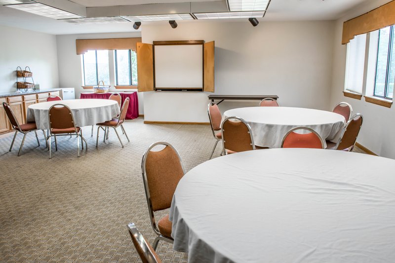 Quality Suites - Pittsburgh, PA