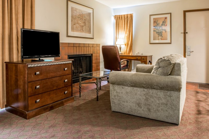 Quality Suites - Pittsburgh, PA