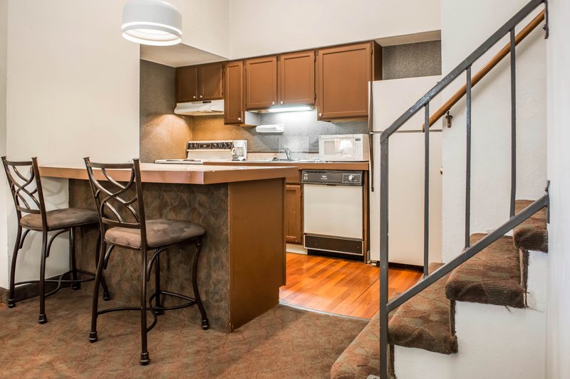 Quality Suites - Pittsburgh, PA