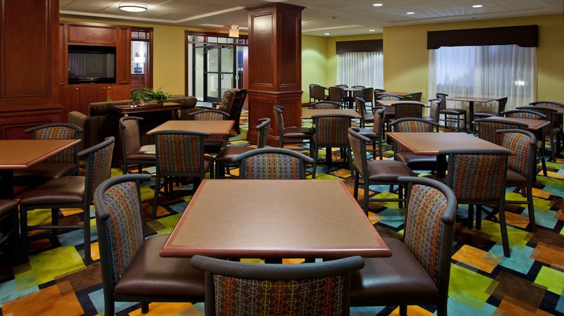 Holiday Inn Express GROVE CITY (OUTLET CENTER) - Mercer, PA