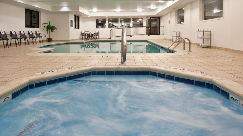 Holiday Inn Express GROVE CITY (OUTLET CENTER) - Mercer, PA