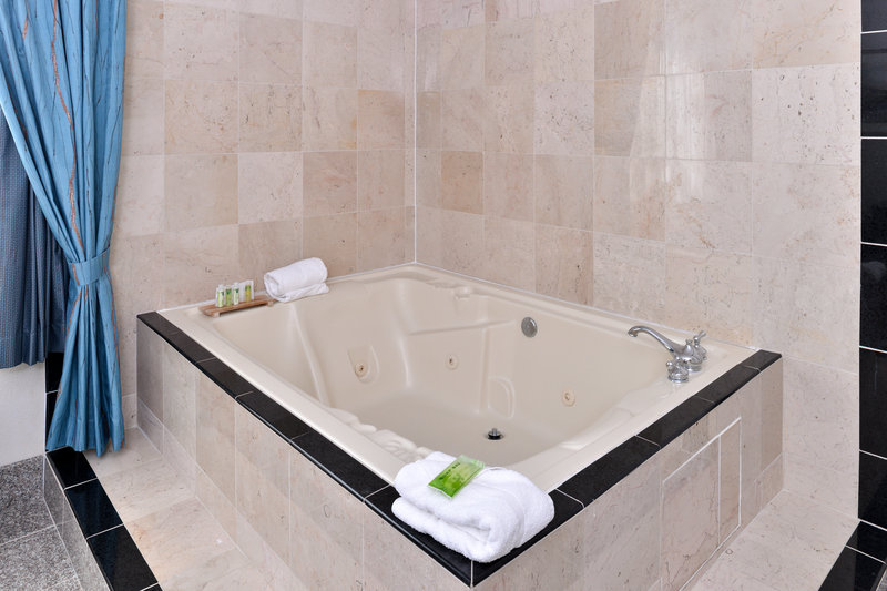 Holiday Inn Express & Suites TACOMA SOUTH - LAKEWOOD - Lakewood, WA