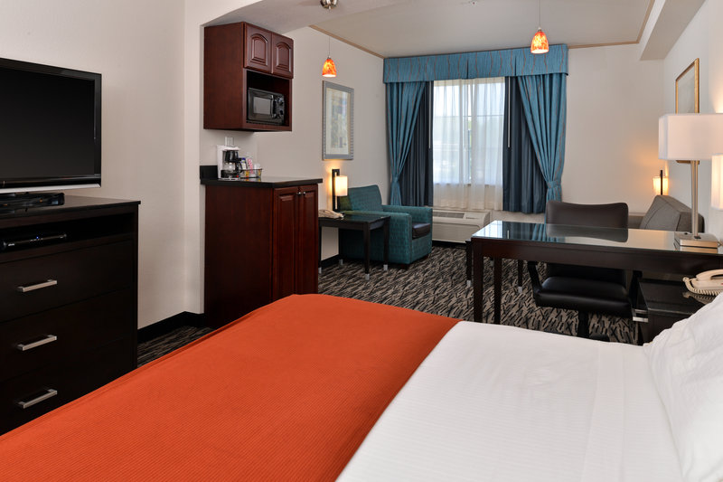 Holiday Inn Express & Suites TACOMA SOUTH - LAKEWOOD - Lakewood, WA