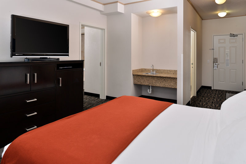 Holiday Inn Express & Suites TACOMA SOUTH - LAKEWOOD - Lakewood, WA
