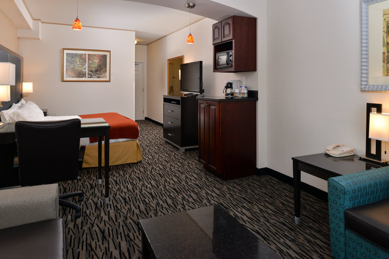 Holiday Inn Express & Suites TACOMA SOUTH - LAKEWOOD - Lakewood, WA