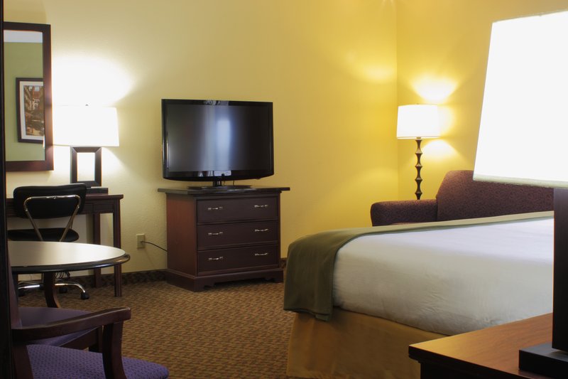 Holiday Inn Express OSAGE BCH - LAKE OF THE OZARKS - Oshkosh, WI