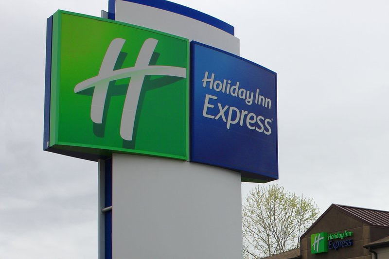 Holiday Inn Express OSAGE BCH - LAKE OF THE OZARKS - Oshkosh, WI