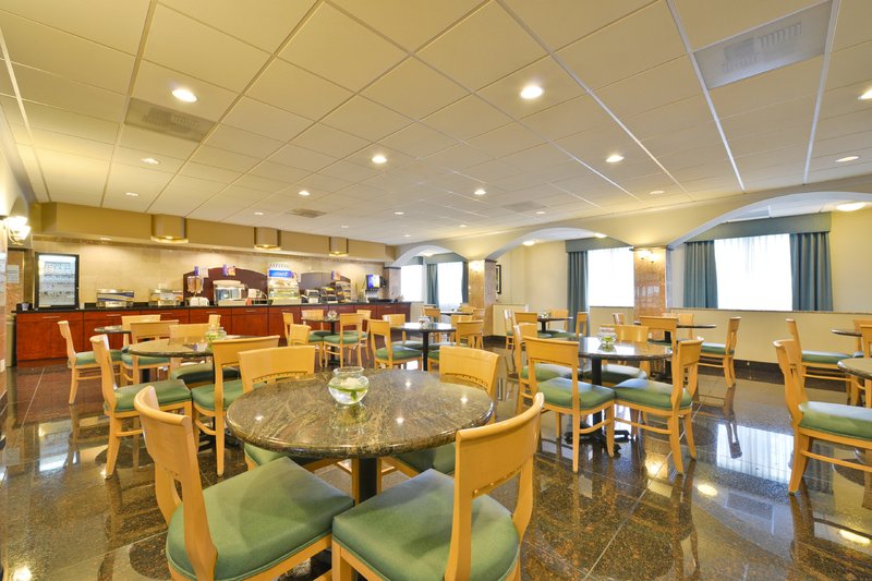 Holiday Inn Express & Suites TACOMA SOUTH - LAKEWOOD - Lakewood, WA