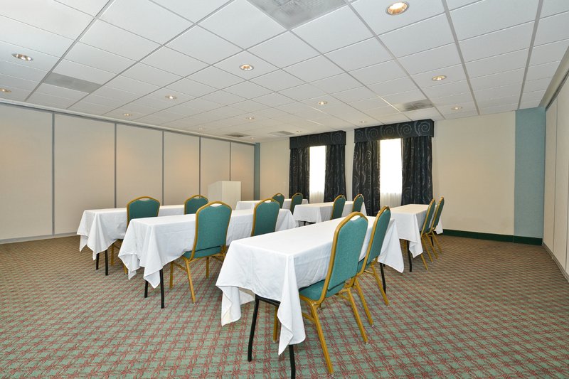 Holiday Inn Express & Suites TACOMA SOUTH - LAKEWOOD - Lakewood, WA