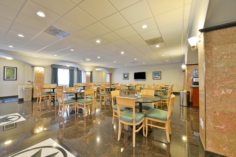 Holiday Inn Express & Suites TACOMA SOUTH - LAKEWOOD - Lakewood, WA
