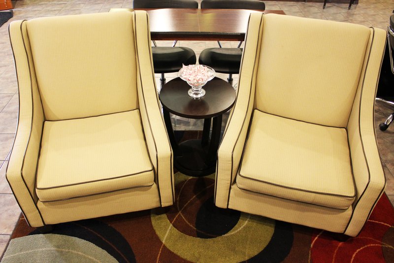 Holiday Inn Express OSAGE BCH - LAKE OF THE OZARKS - Oshkosh, WI